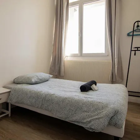 4 Place Darmes 3e Etage Apartment