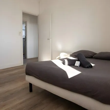 Apartment 4 Place Darmes 3e Etage