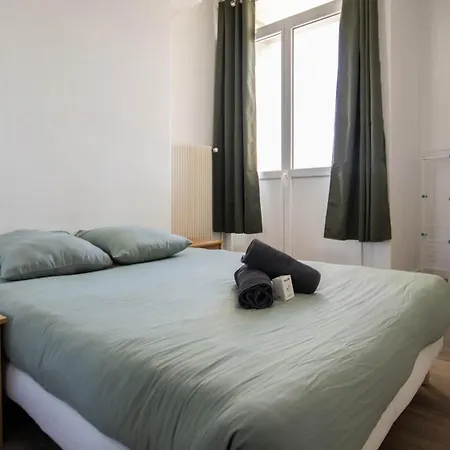 4 Place Darmes 3e Etage Apartment *
