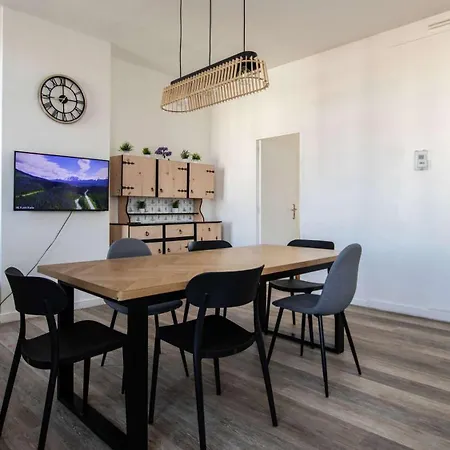 4 Place Darmes 3e Etage Apartment