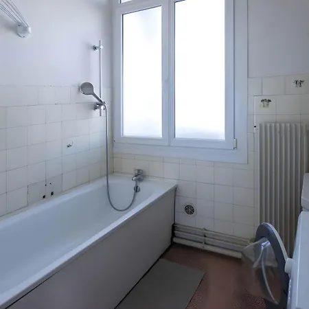 Apartment 4 Place Darmes 3e Etage *