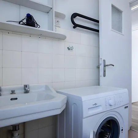 Apartment 4 Place Darmes 3e Etage *